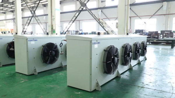 Cont lạnh 20’ được trang bị thiết bị bay hơi