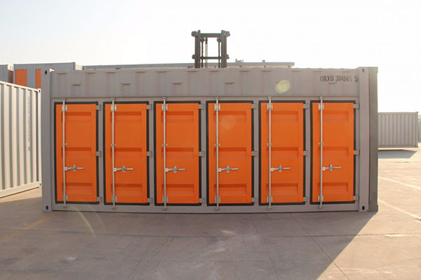Container mở bên hông giúp việc bốc dỡ hàng hoá được thuận tiện, dễ dàng hơn