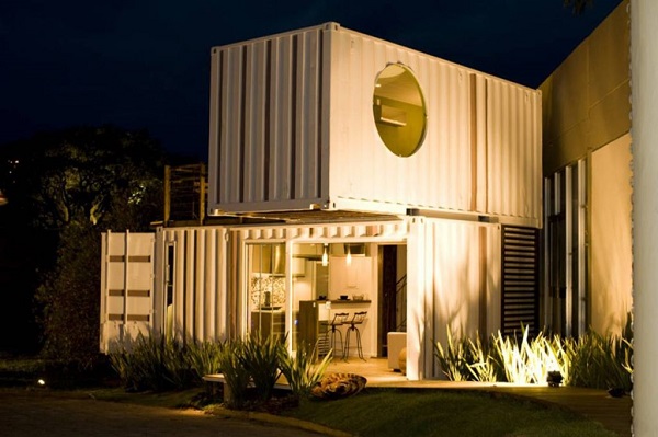 Ngôi nhà 20ft xếp thành nhiều tầng là công trình kiến trúc mới lạ được nhiều người yêu thích