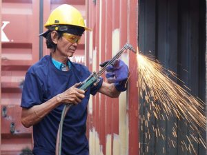 Bảo trì thường xuyên để container luôn sẵn sàng vận chuyển và lưu trữ hàng hóa một cách an toàn