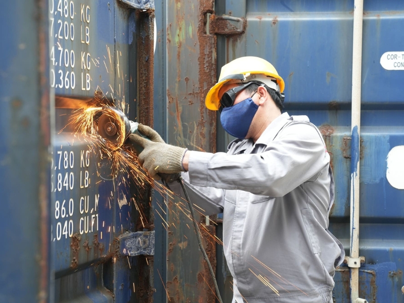 Kỹ thuật viên tay nghề cao có thể xử lý các hư hỏng phức tạp