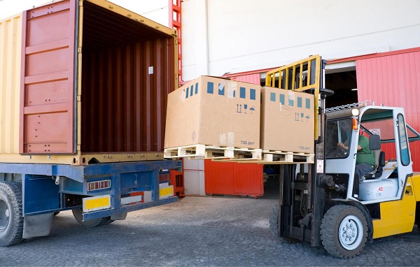 Xếp hàng vào thùng container