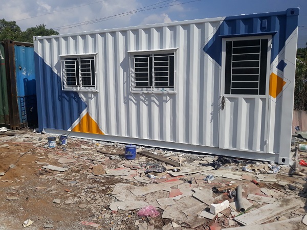 Container văn phòng mini với thiết kế 2 cửa sổ và 1 cửa ra vào