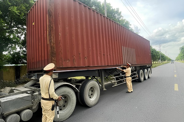 Chỉ chở trong giới hạn tải trọng được phép của xe đầu kéo và rơ-moóc